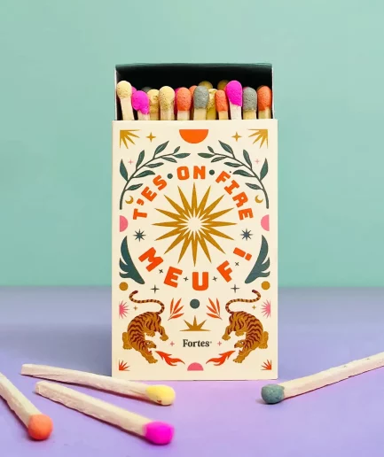 T'es on fire meuf ! - Les allumettes multicolores